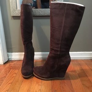 🎉CLEAR OUT SALE🎉 🦋 Lucky Brand Suede Wedges